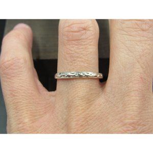 Size 8 Sterling Silver Odd Thin Pattern Band Ring